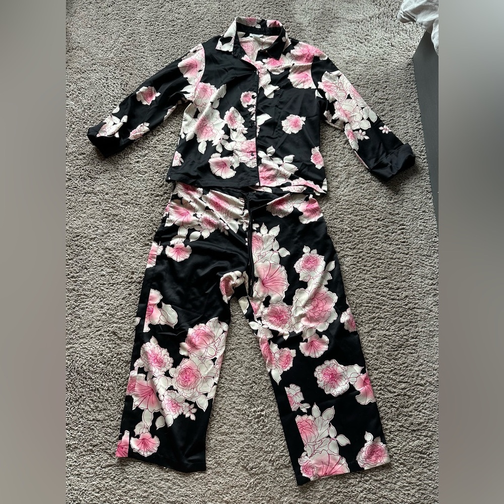 Natori floral print silky button up pajama set size large